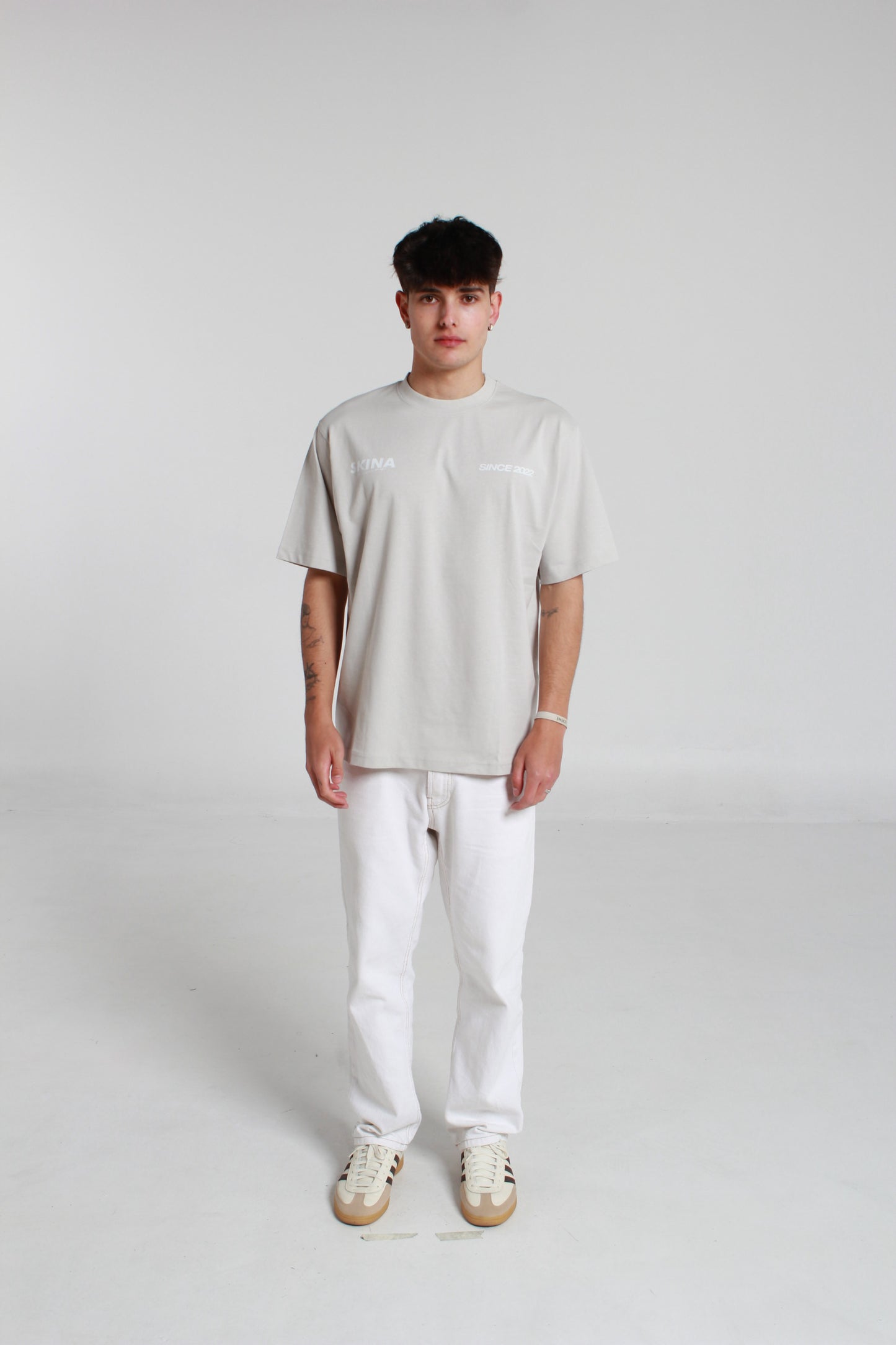 GREY RACING TEE.