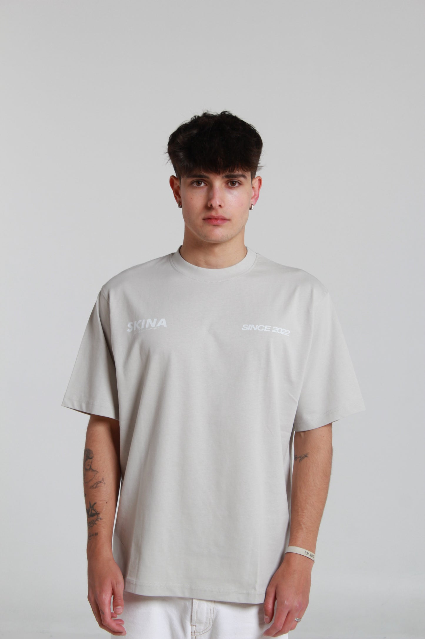 GREY RACING TEE.
