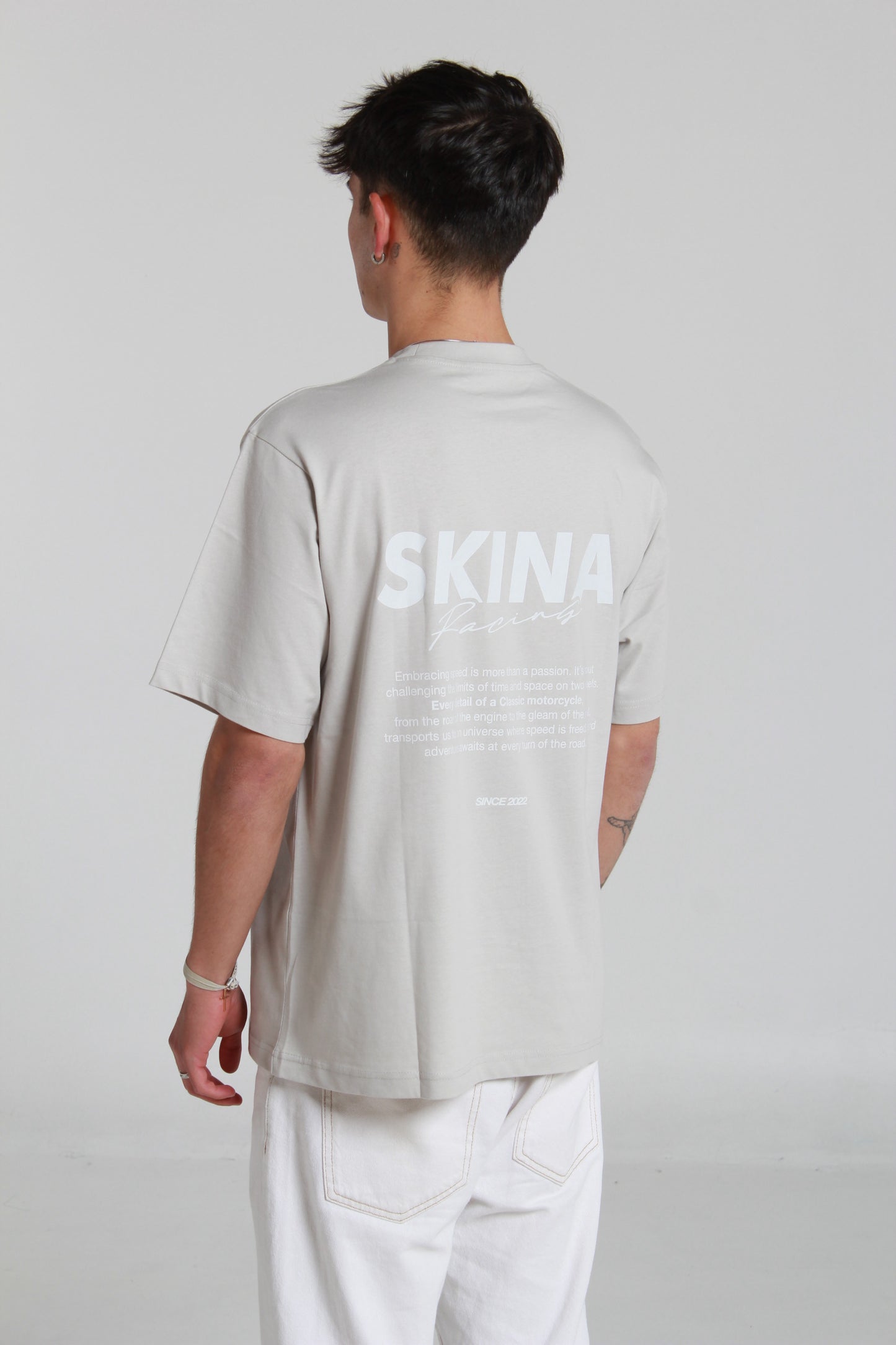 GREY RACING TEE.