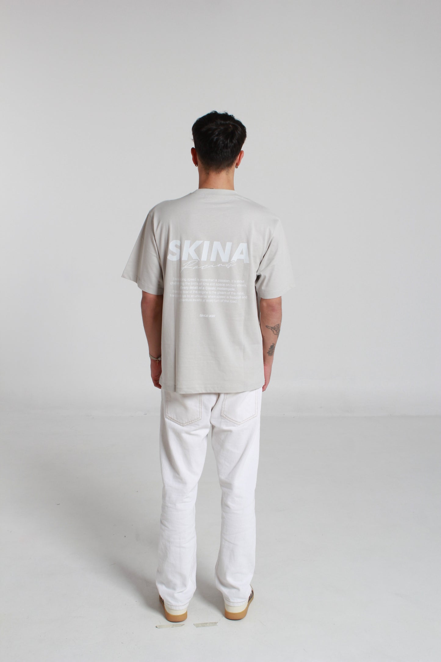 GREY RACING TEE.